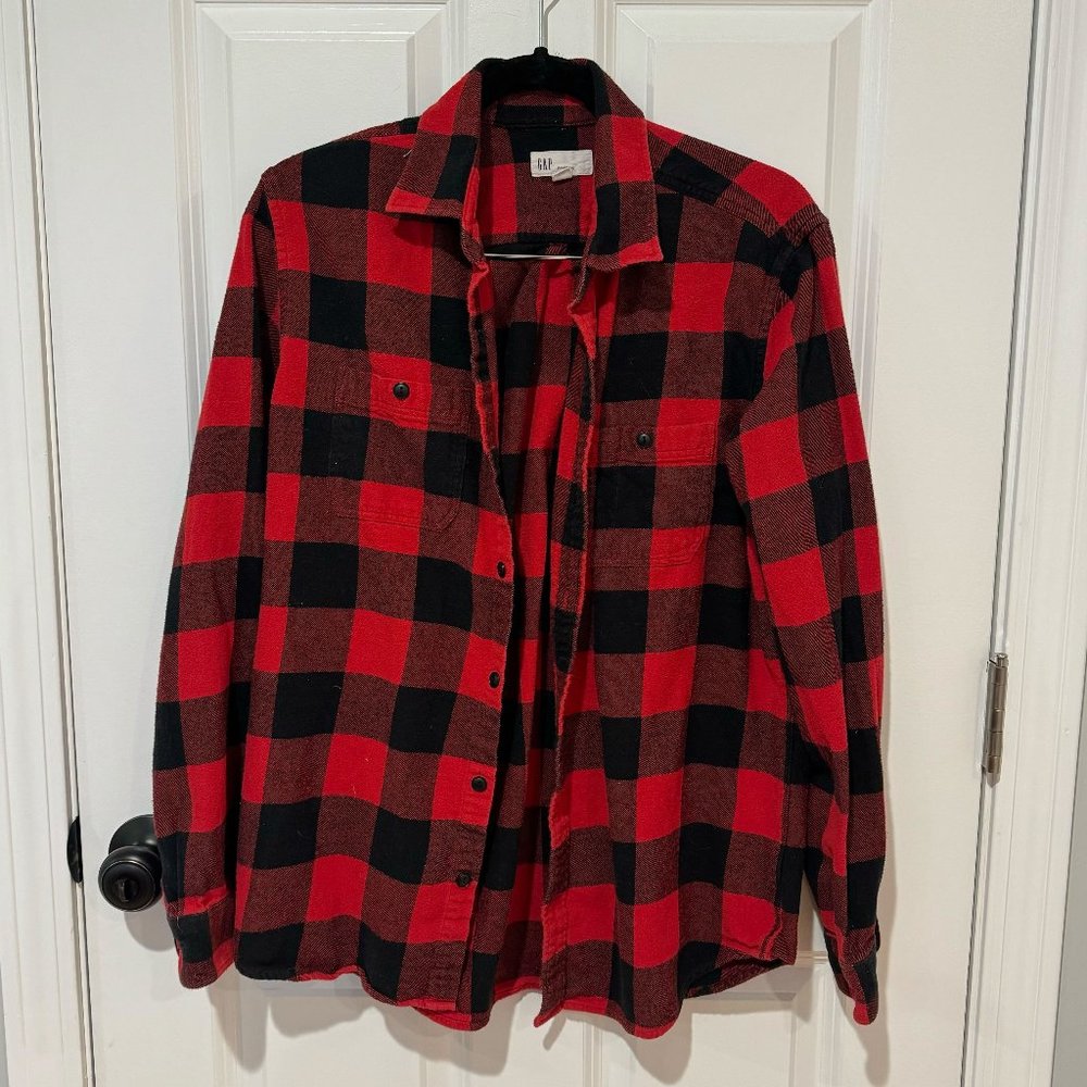 GAP Red and Black Casual Men's Buffalo Check Button‎ Down Shirt - Medium